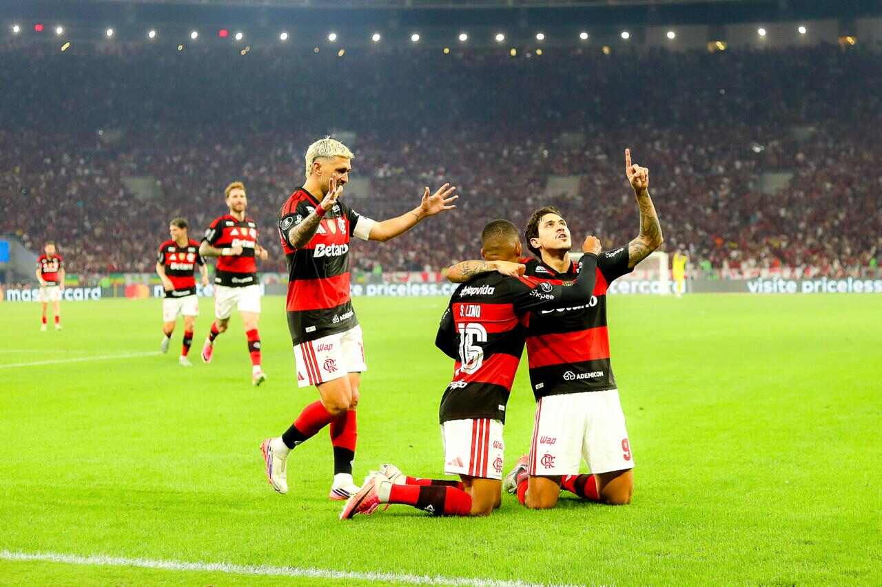 Flamengo vence o Cruzeiro e vai às quartas da Libertadores Flamengo vence o Cruzeiro e vai às quartas da Libertadores