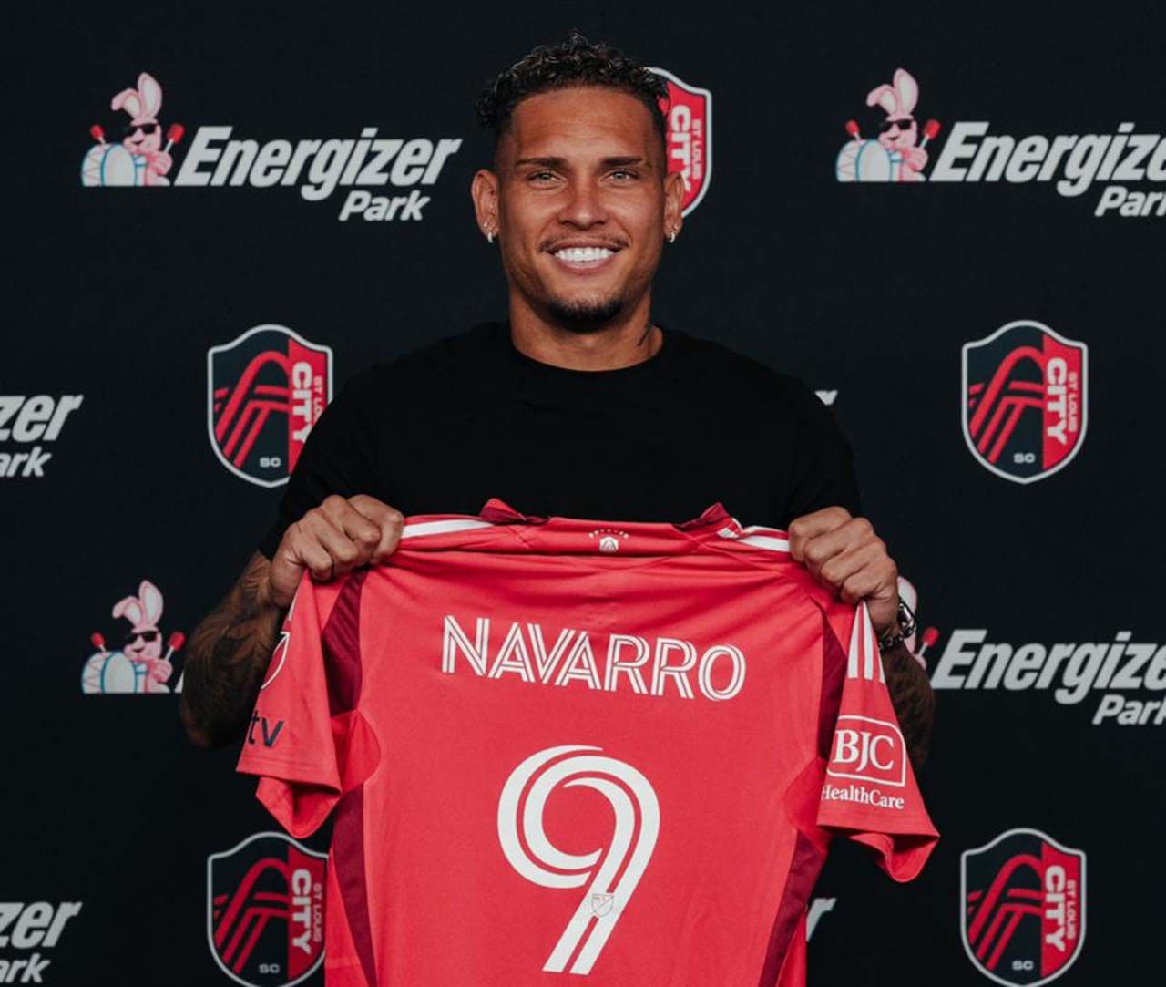 Navarro, ex-Botafogo e Palmeiras, assina com St. Louis City Navarro, ex-Botafogo e Palmeiras, assina com St. Louis City
