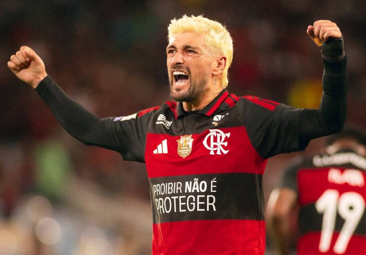 Flamengo vence o Galo e reassume a liderança Flamengo vence o Galo e reassume a liderança
