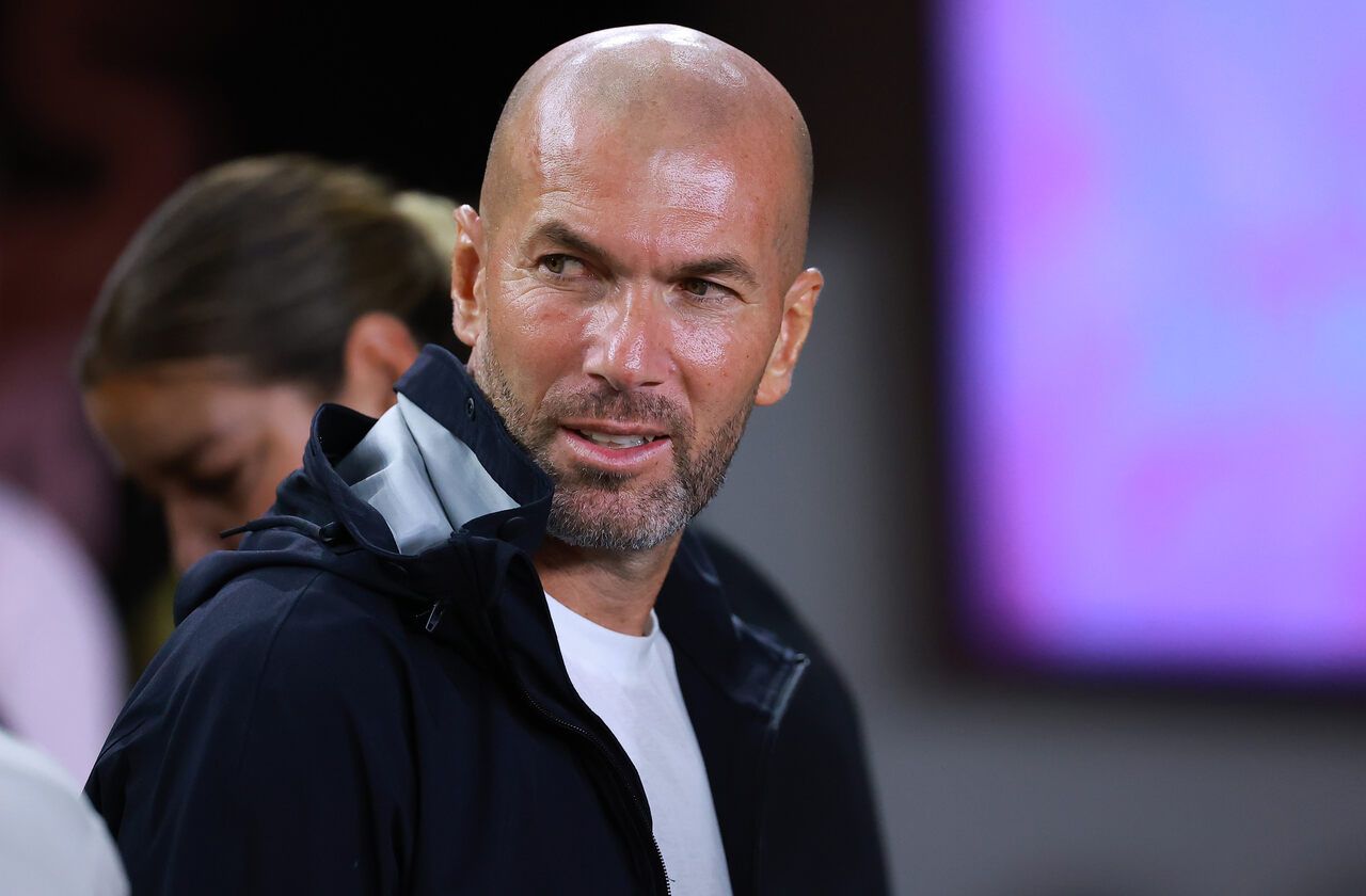 Zidane aceita convite e deve assumir a França após 2026