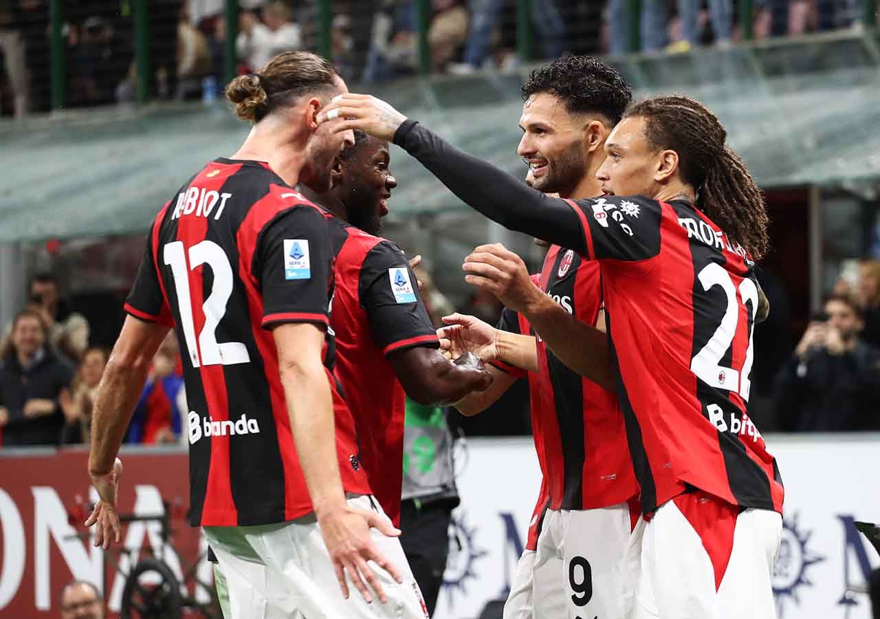 Milan vence Atalanta em jogo de cinco gols e entra no G4 do Italiano Milan vence Atalanta em jogo de cinco gols e entra no G4 do Italiano