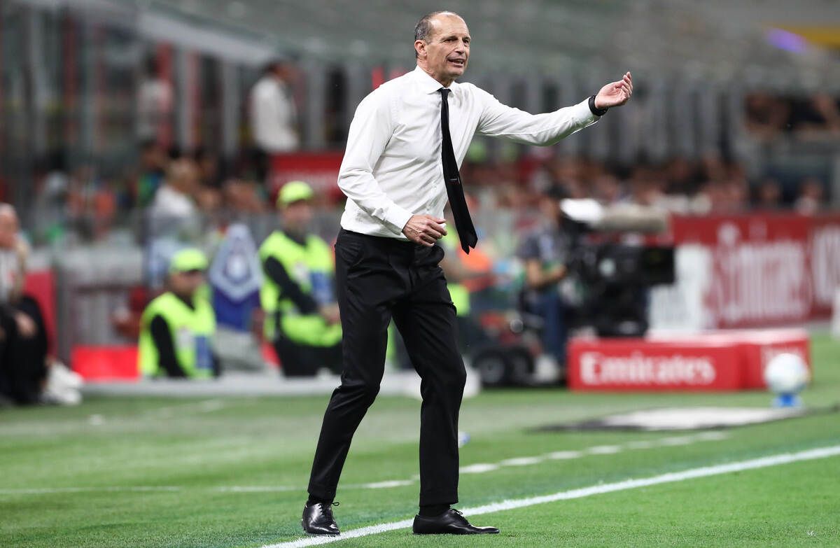 Milan demite Allegri e planeja reformulação no elenco Milan demite Allegri e planeja reformulação no elenco
