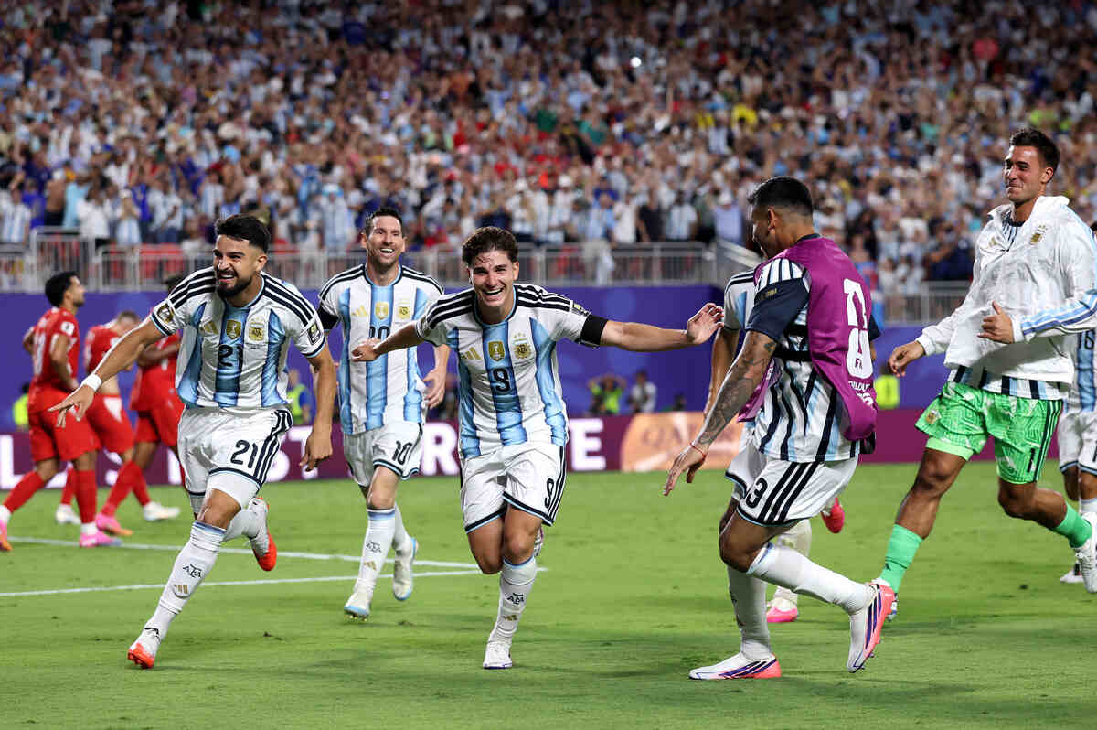 Argentina vence Suiça na prorrogação e enfrenta a Inglaterra nas semifinais Argentina vence Suiça na prorrogação e enfrenta a Inglaterra nas semifinais