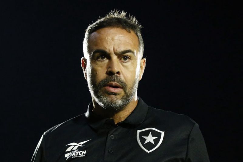 Arthur Jorge comemora vitória do Botafogo: "Muita alegria"