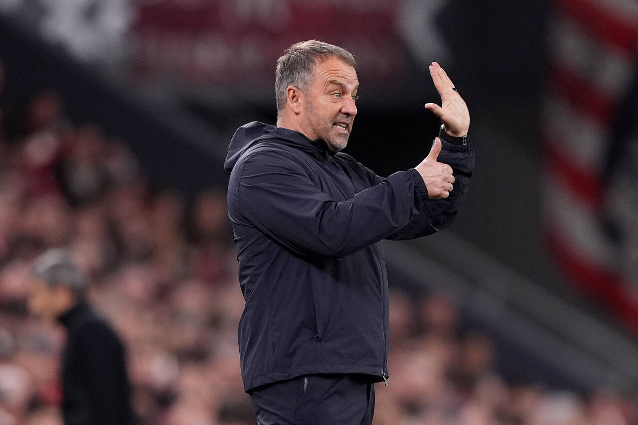 Imagem da noticia Flick condena racismo e elogia postura de Lamine Yamal antes do clássico