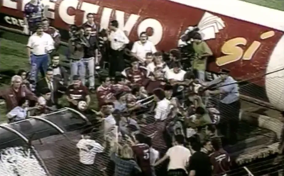 Lanús x Atlético-MG teve batalha campal em final da Copa Conmebol