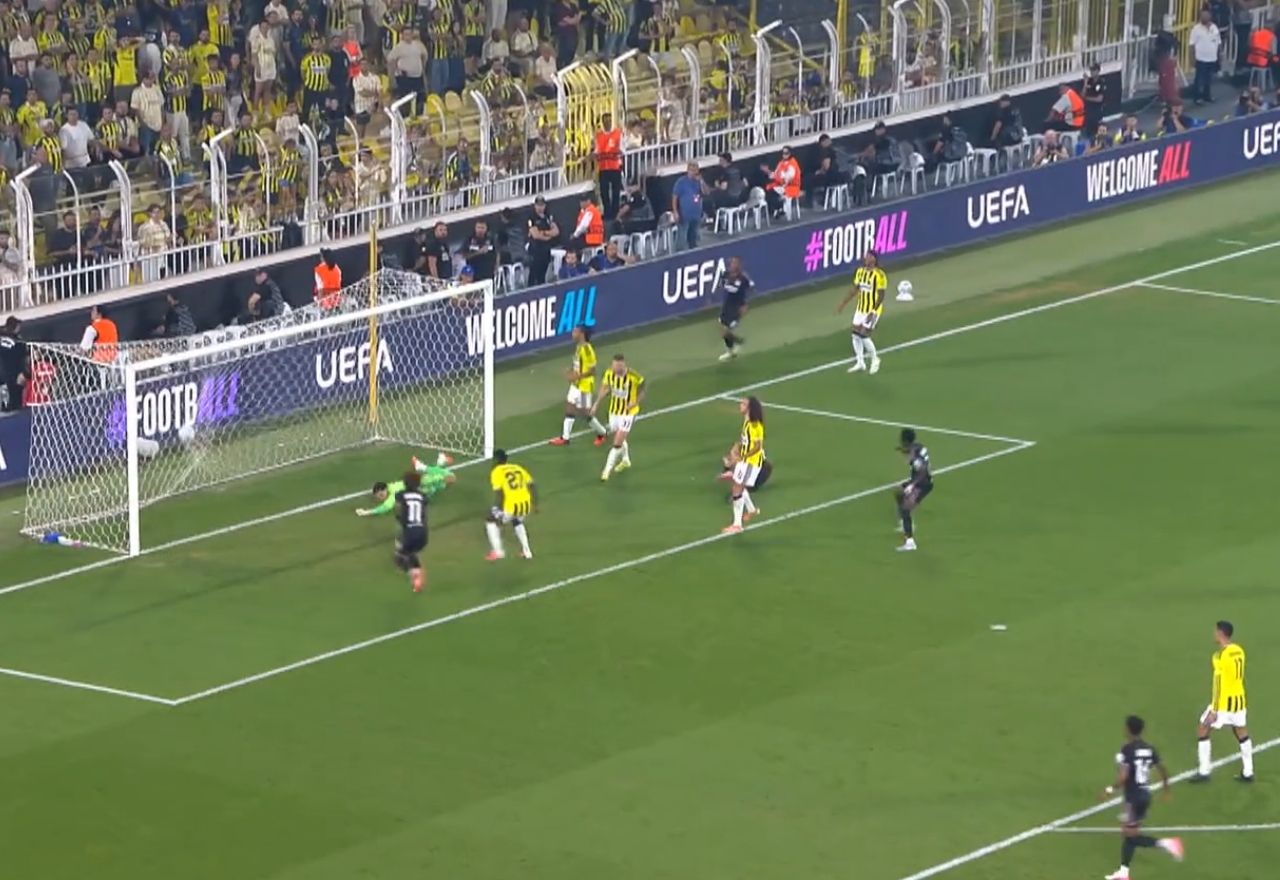 GOLLLL DO LYON! Openda marca e abre o placar na Champions GOLLLL DO LYON! Openda marca e abre o placar na Champions
