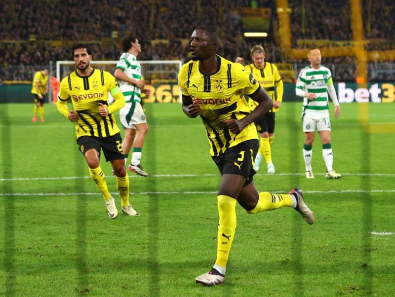 Borussia comemorando a goleada sobre o Celtic. (Foto: Dean Mouhtaropoulos/Getty Images)