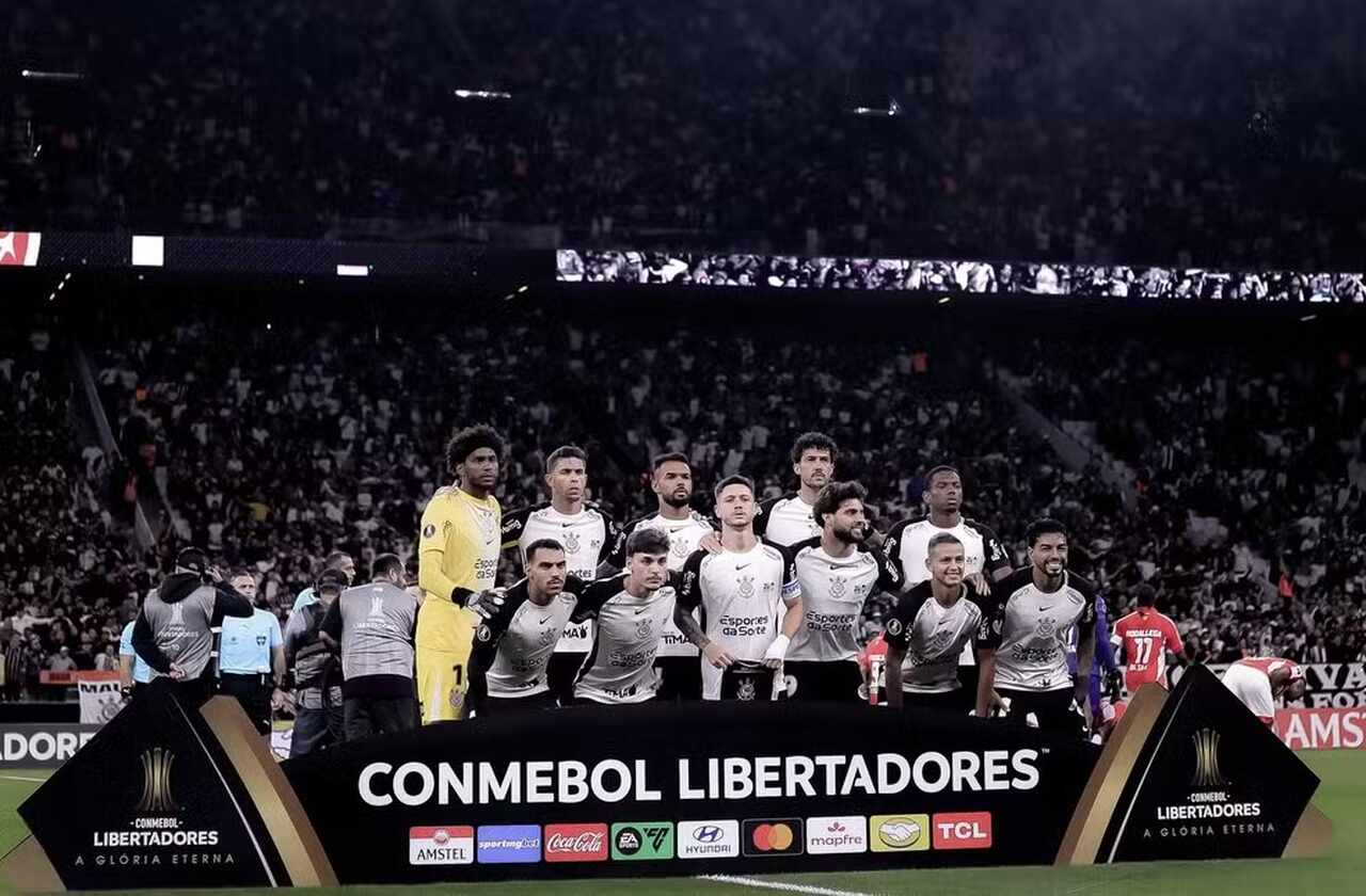 Corinthians completa 116 anos e recebe homenagens de ídolos e atletas