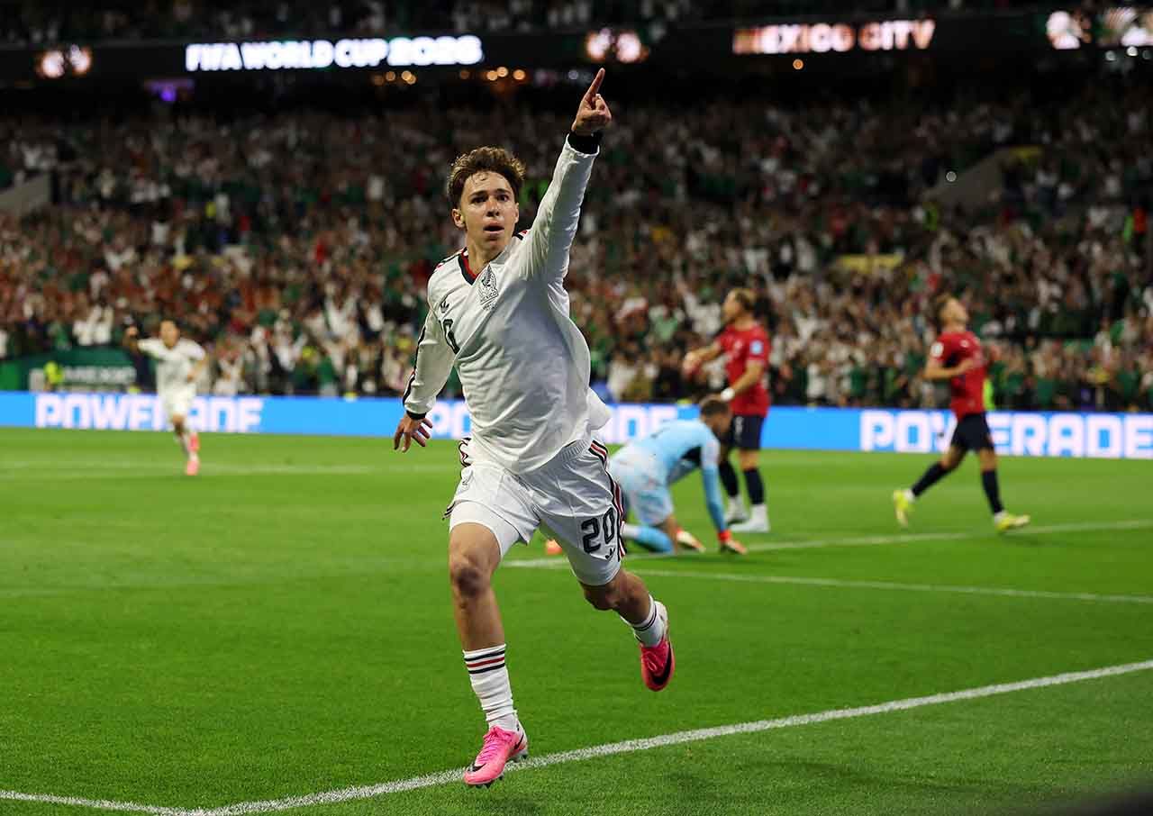 Com Ochoa em campo, México vence República Tcheca