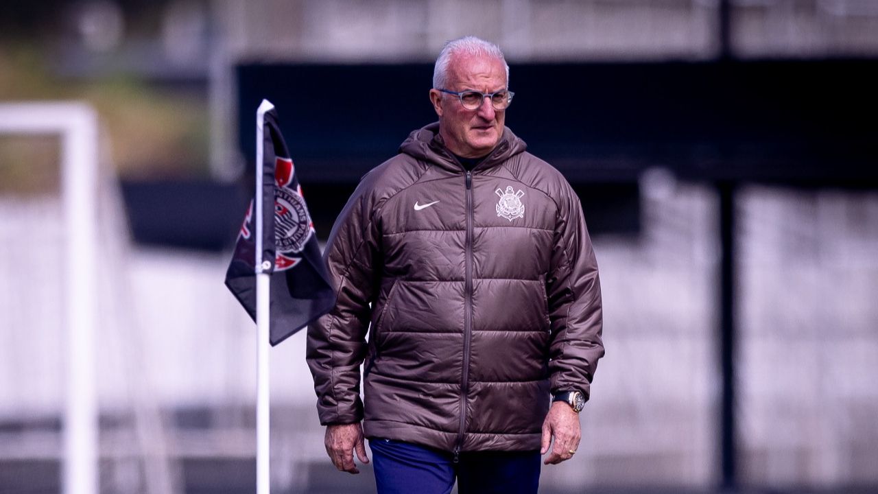Dorival Jr. quer reforços no Corinthians e diz que crise política atrasou planos
