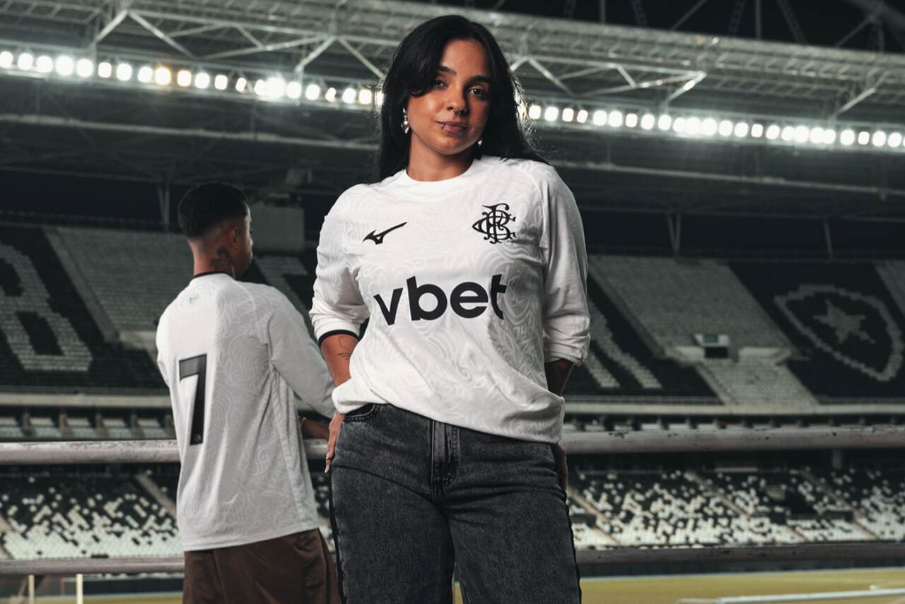 Botafogo se inspira no passado e lança uniforme de mangas longas