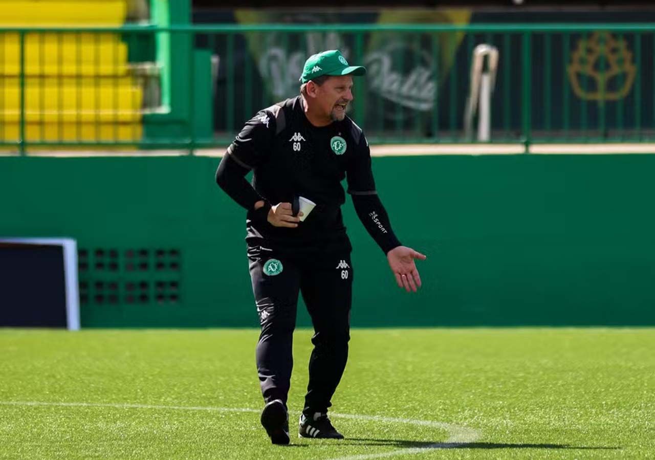 Chapecoense anuncia demissão de Fábio Matias após 10 jogos