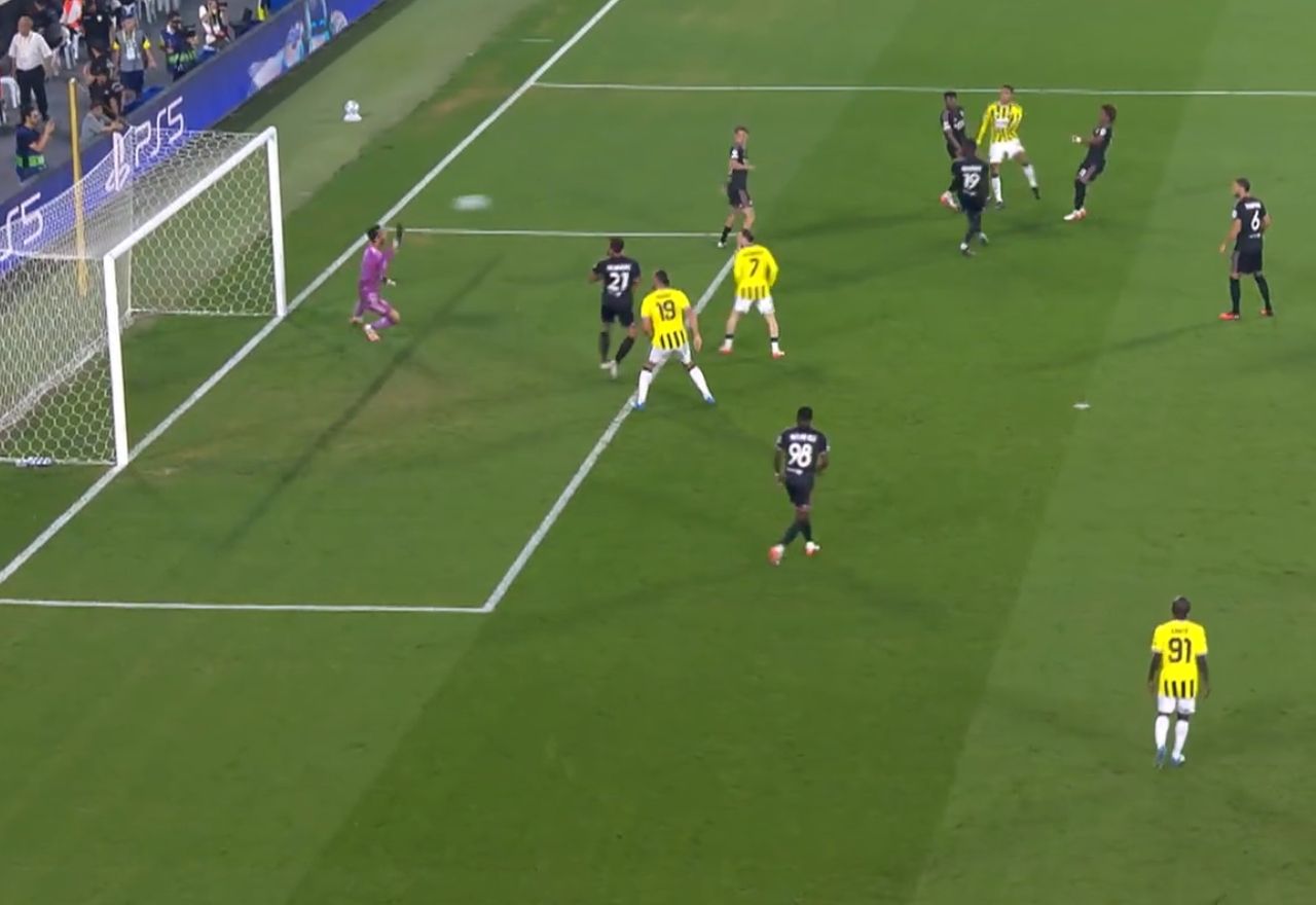 GOL DO FENERBAHÇE! Grennwood empata o placar na Champions