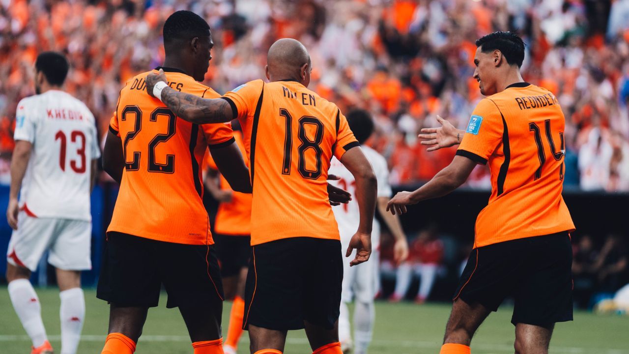Holanda vence Tunísia e se classifica em 1º lugar