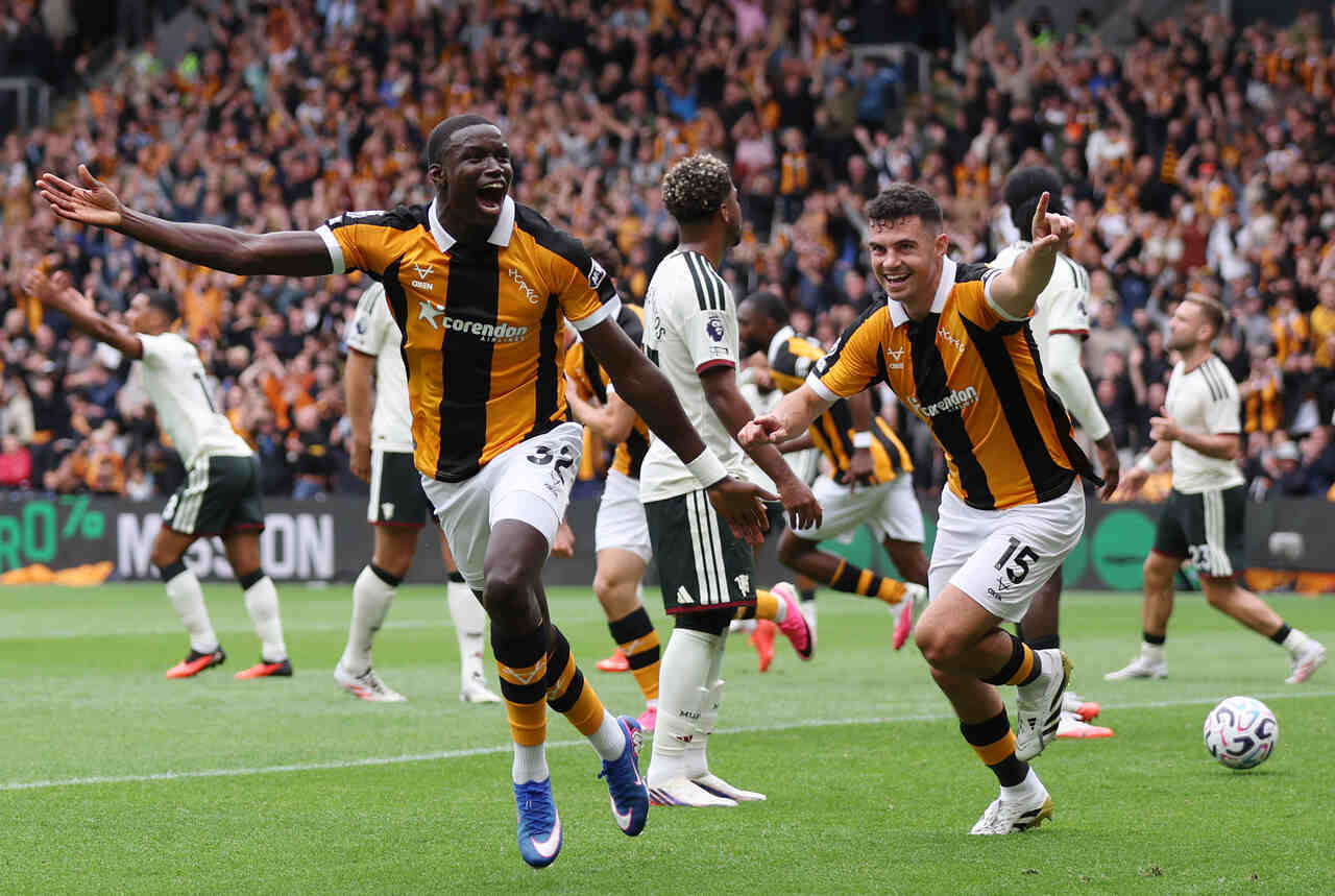 Manchester United perde e é primeira zebra da Premier League Manchester United perde e é primeira zebra da Premier League