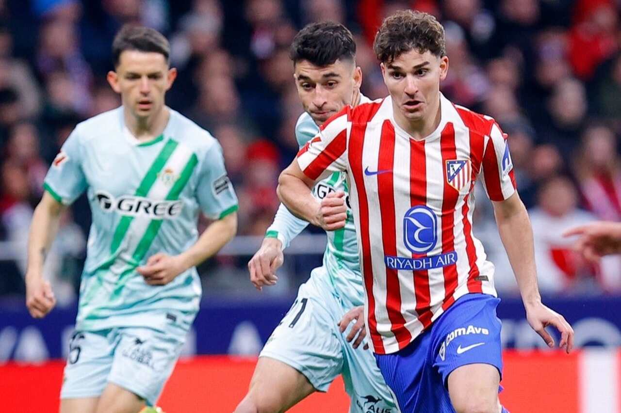 Após ser vaiado, Julián Álvarez falta a treino no Atlético 