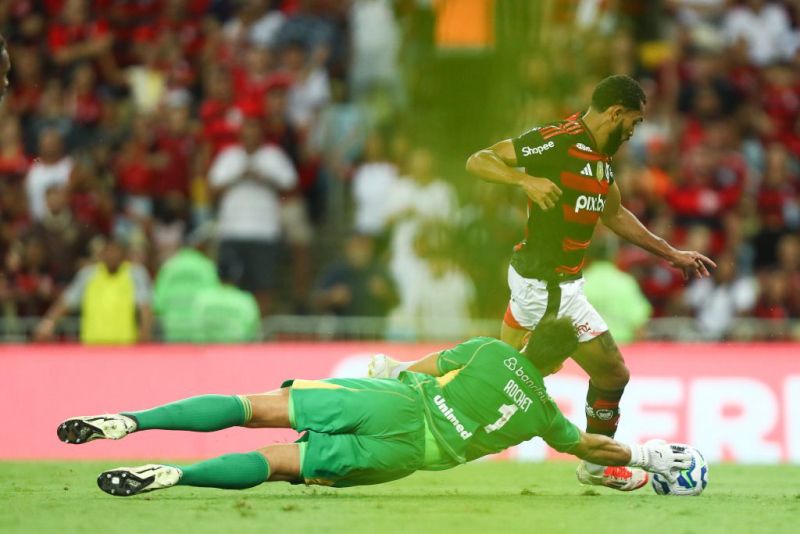 “Falhei em um lance que não podia”: Juninho lamenta chance perdida em empate do Flamengo
