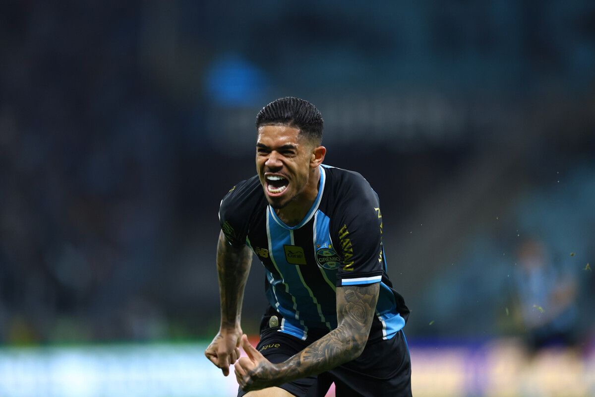 Diego Caito se lesiona e deixa jogo do Grêmio