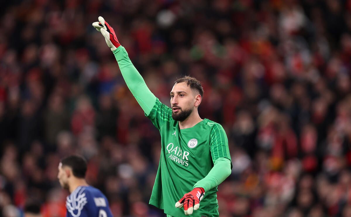 Manchester City acerta contratação do goleiro Donnarumma