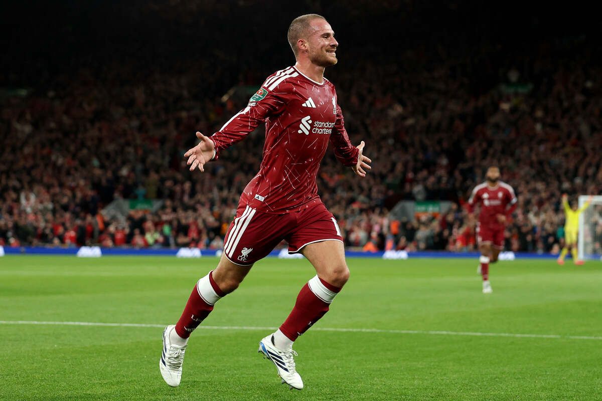 Com golaços, Liverpool vence Tottenham e avança na Copa Com golaços, Liverpool vence Tottenham e avança na Copa