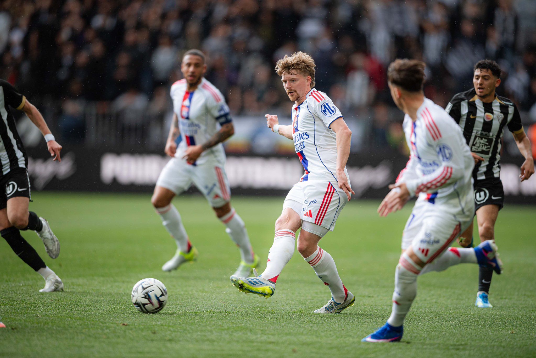 Com Endrick titular, Lyon só empata com Angers pelo Campeonato Francês