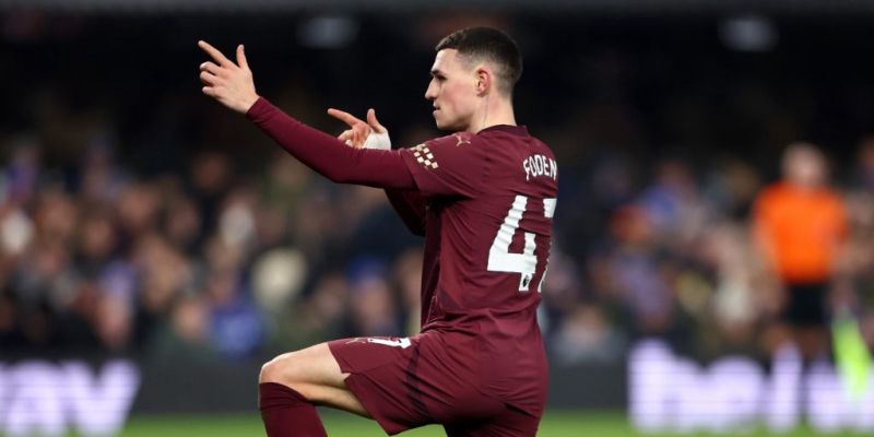 Manchester City goleia Ipswich Town e volta ao G4 da Premier League