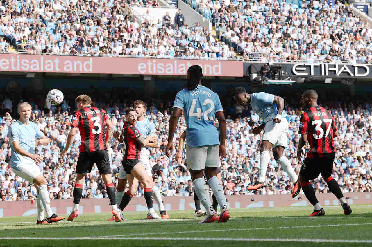 City vira no fim e vence na estreia da Premier League City vira no fim e vence na estreia da Premier League