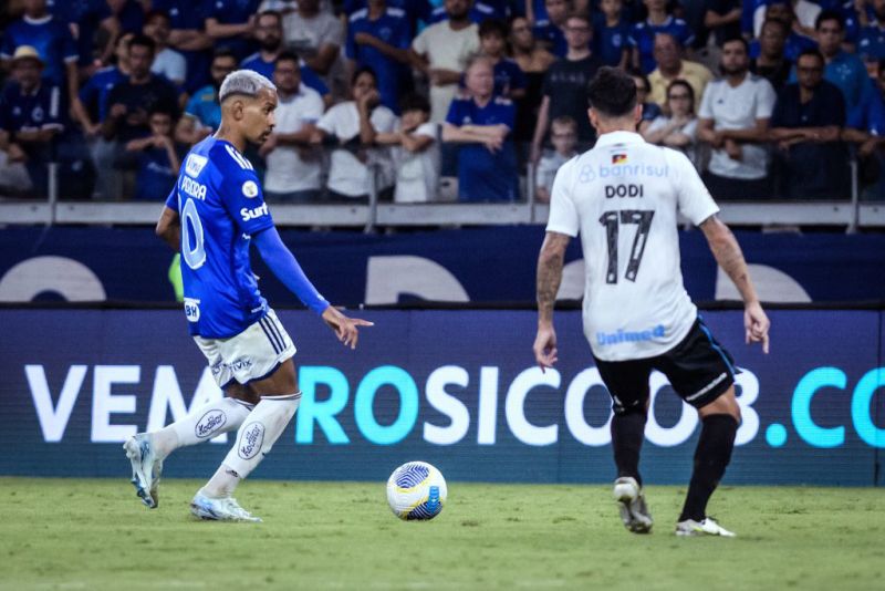 Matheus Pereira atinge ‘duplo-duplo’ e iguala melhor temporada da carreira