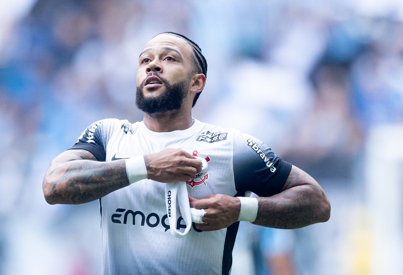 Memphis Depay explica por que escolheu o futebol brasileiro
