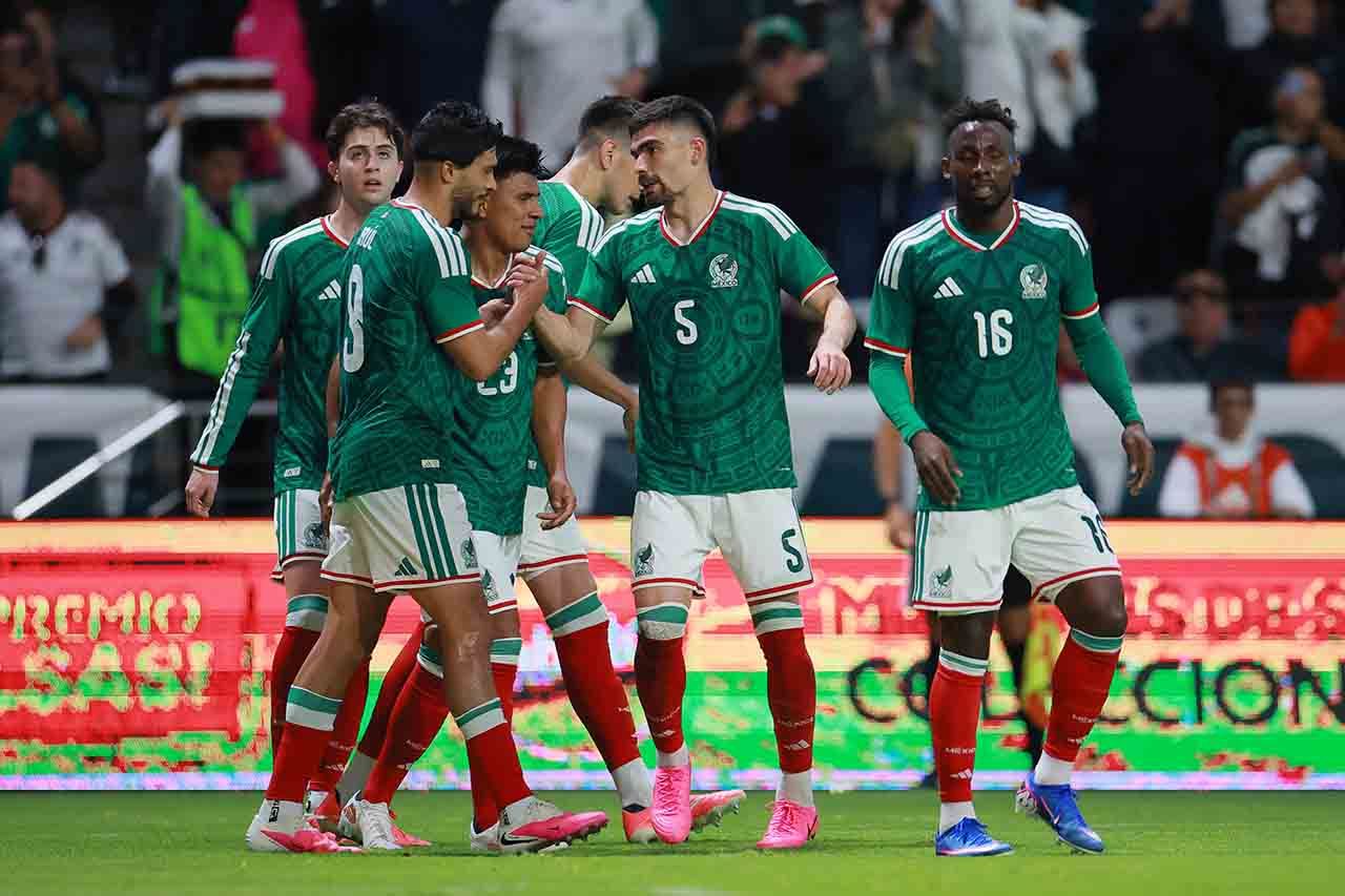 De virada e com gols contra bizarros, México goleia a Sérvia