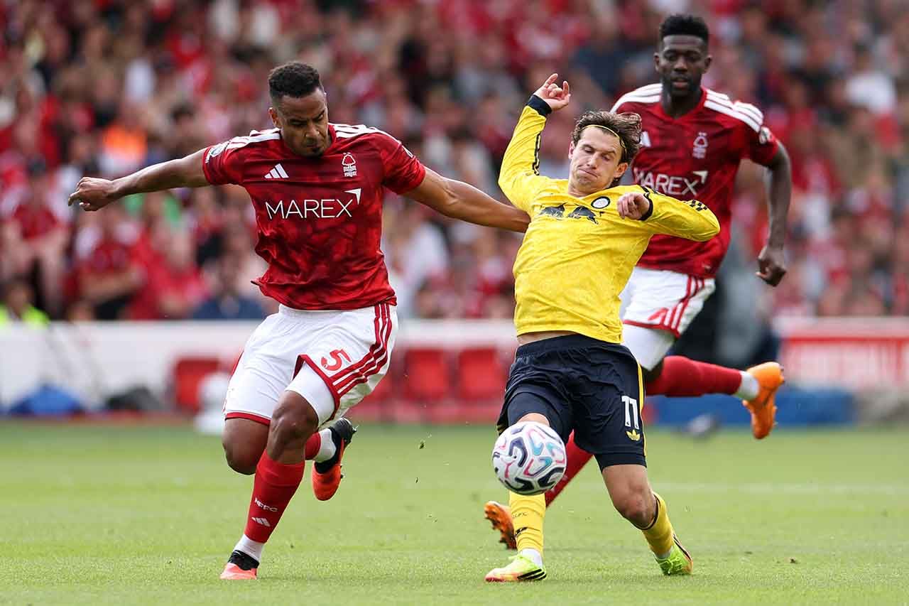 Leeds marca no fim e estreia com vitória sobre o Nottingham Leeds marca no fim e estreia com vitória sobre o Nottingham