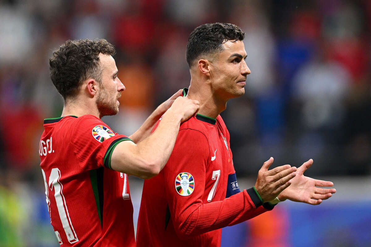 Cristiano Ronaldo pede banimento de torcedores por gritos sobre Diogo Jota Cristiano Ronaldo pede banimento de torcedores por gritos sobre Diogo Jota