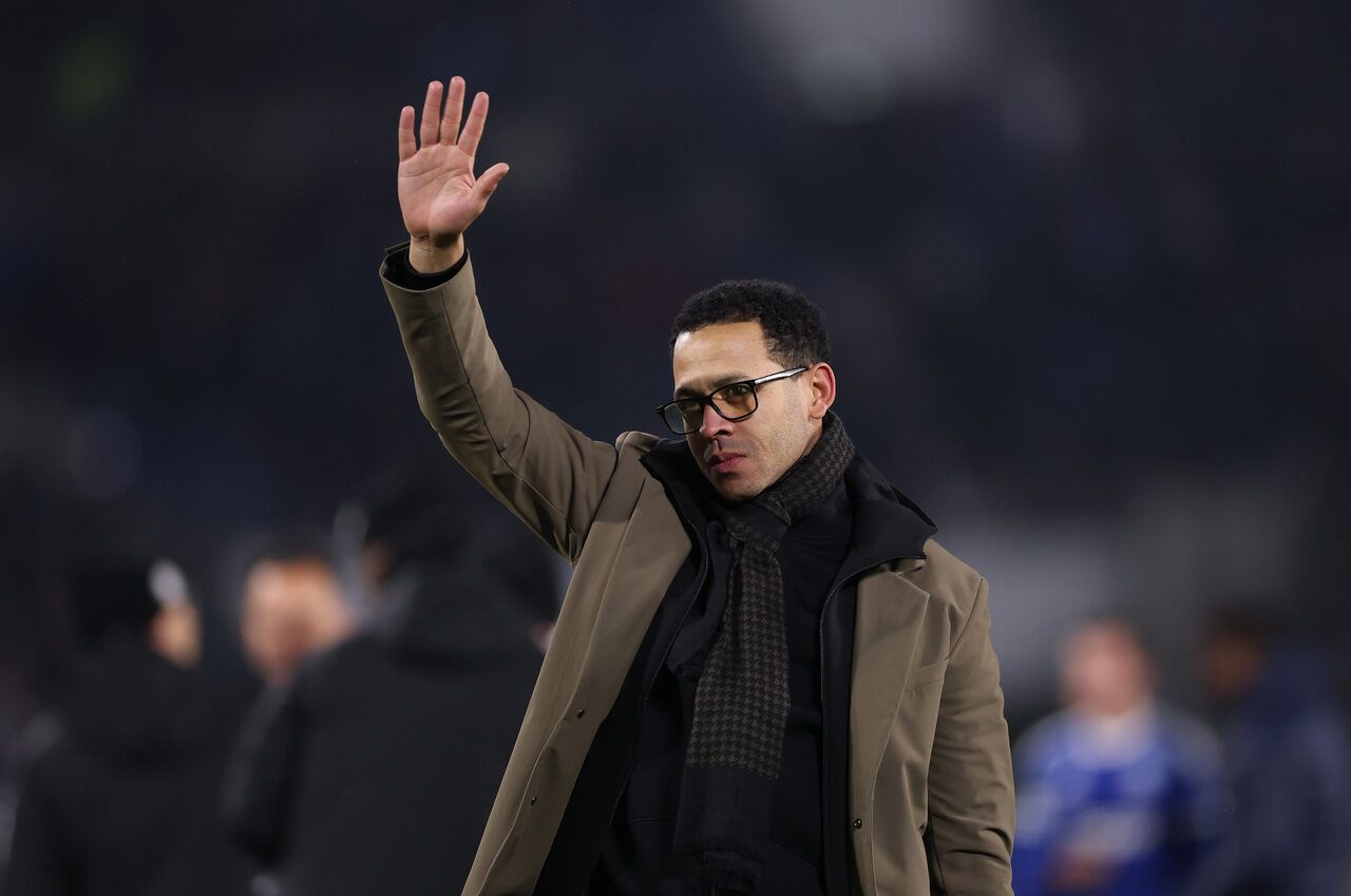 Chelsea anuncia Liam Rosenior como novo treinador