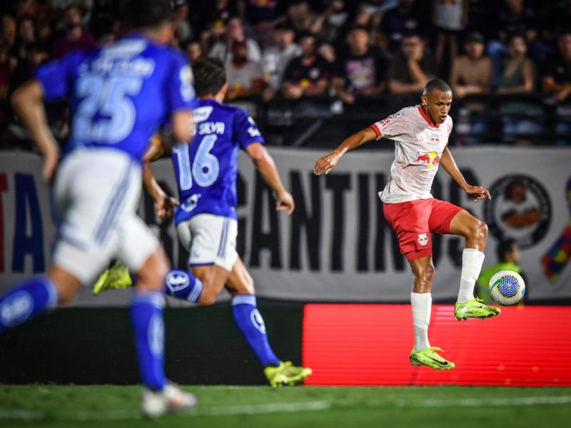 Red Bull Bragantino e Cruzeiro se enfrentam em amistoso. (Foto: Ari Ferreira/Red Bull Bragantino)