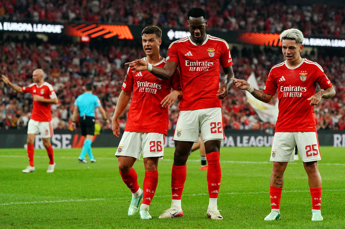 Benfica goleia Celtic e mantém 100% de aproveitamento na Liga Europa Benfica goleia Celtic e mantém 100% de aproveitamento na Liga Europa