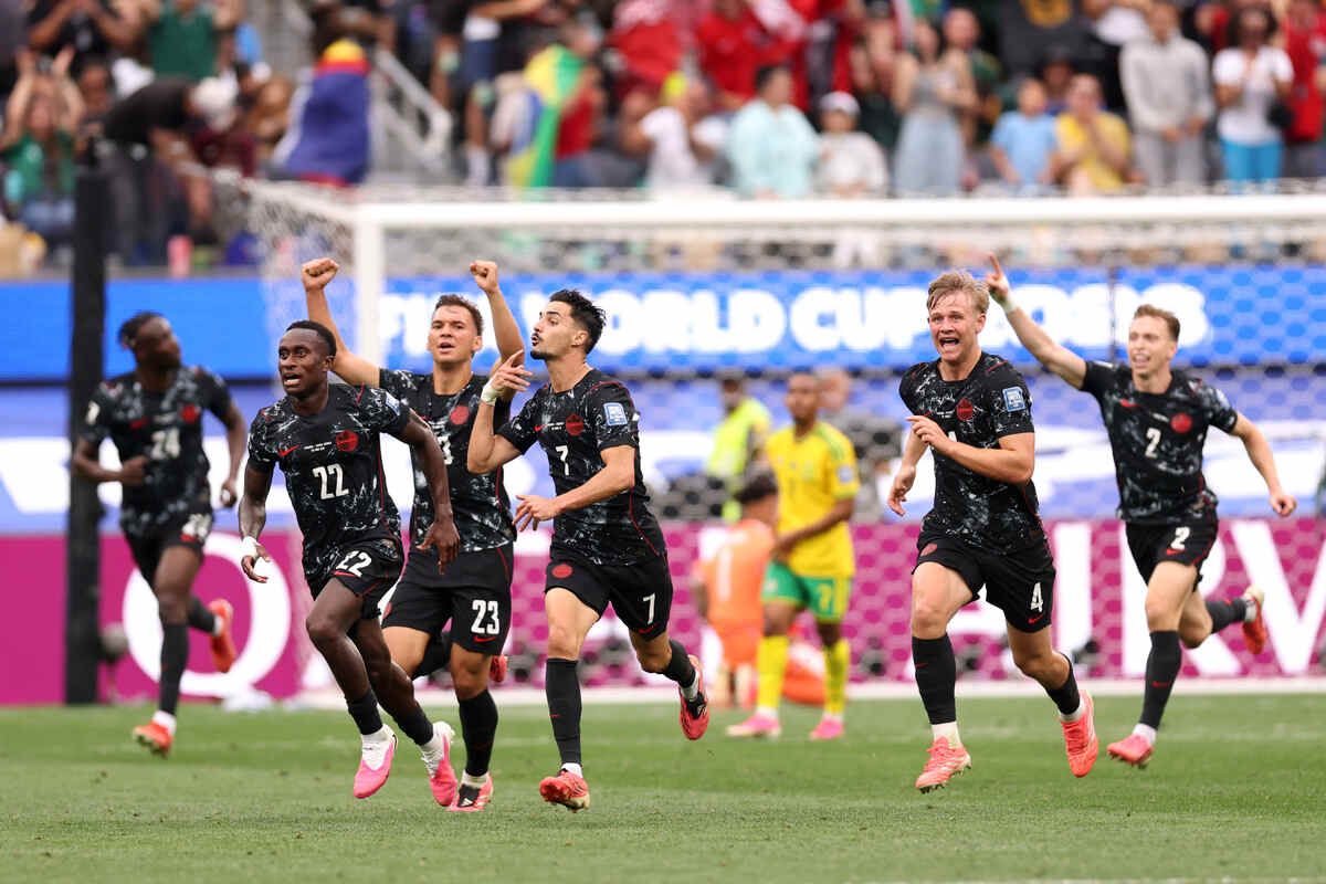 Canadá vence África do Sul e se classifica na Copa
