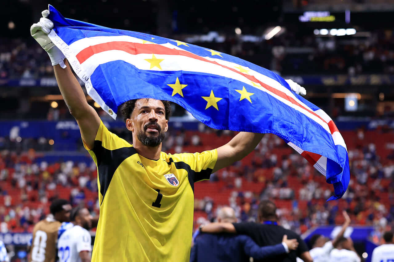 Vozinha ganha mais de 1 milhão de seguidores após empate com Espanha Vozinha ganha mais de 1 milhão de seguidores após empate com Espanha