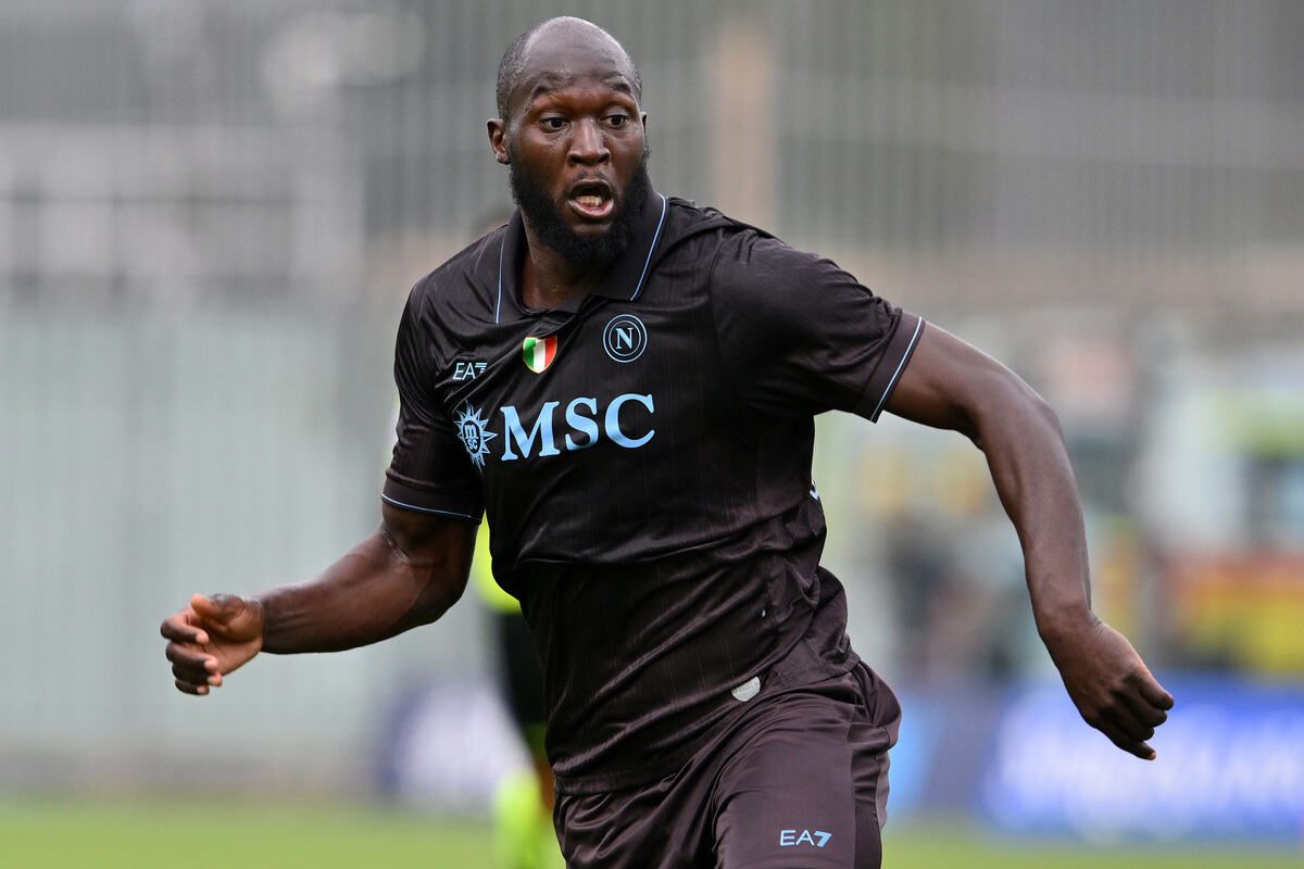 Lukaku sofre grave lesão e deve desfalcar Napoli por longo período