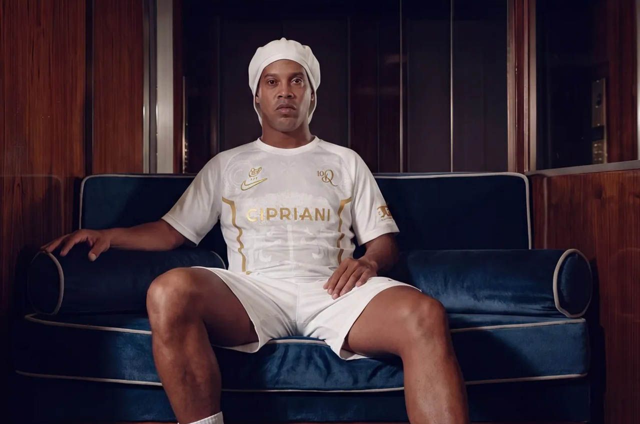Ronaldinho Gaúcho acerta com clube da Itália Ronaldinho Gaúcho acerta com clube da Itália