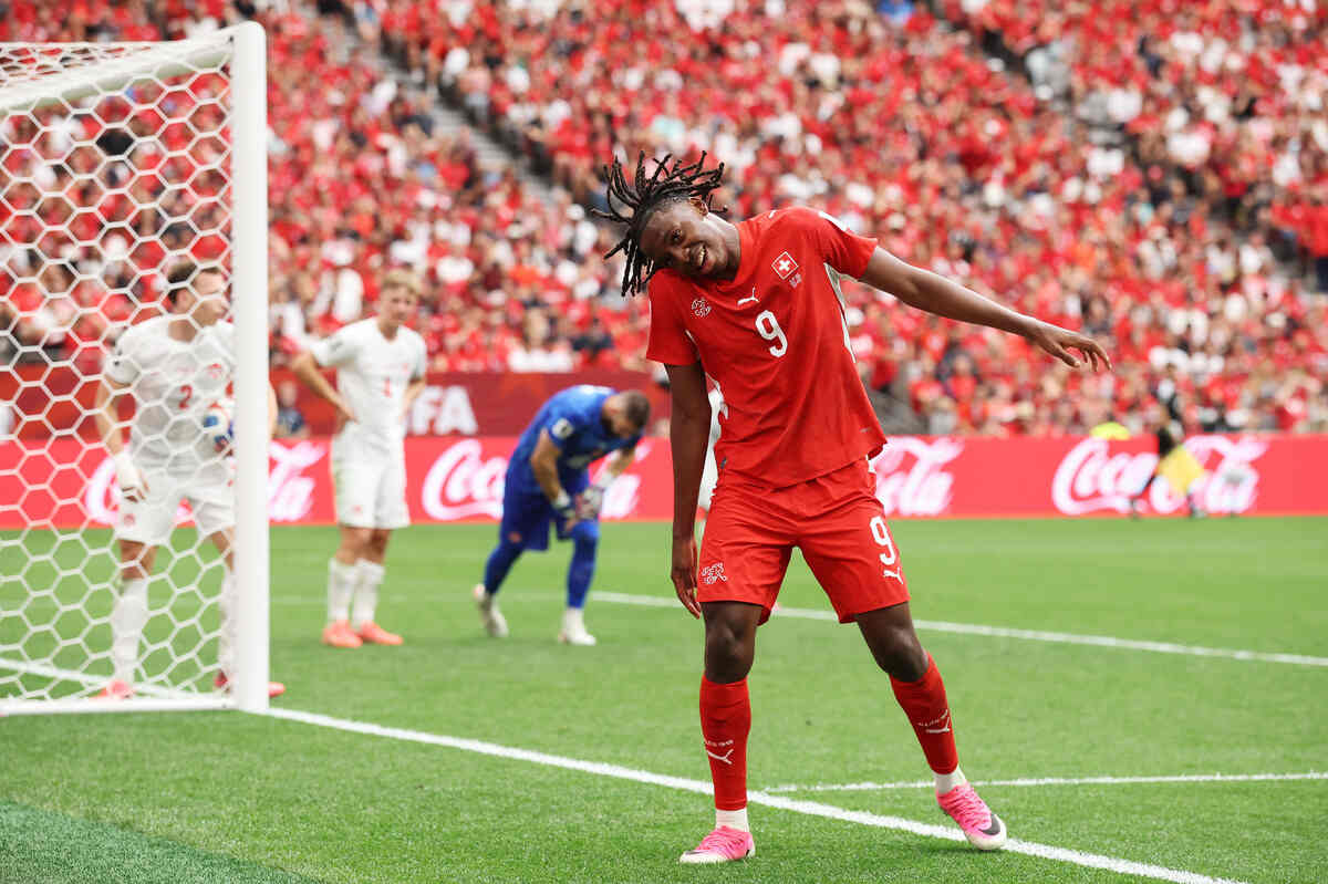  Suíça vence Canadá, mas ambos se classificam para o mata-mata