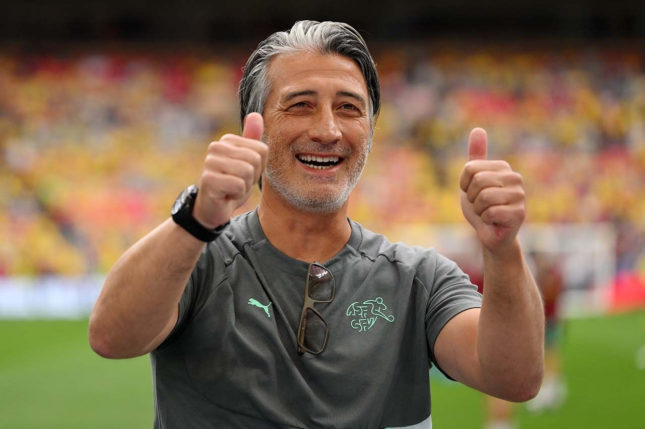 Técnico da Suíça celebra vaga histórica nas quartas da Copa