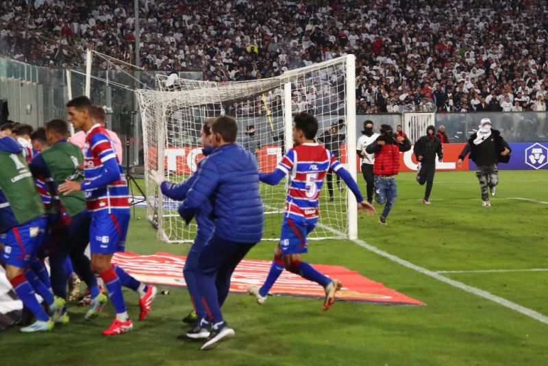 Colo-Colo tem 20 torcedores banidos por 12 anos após invasão na Libertadores