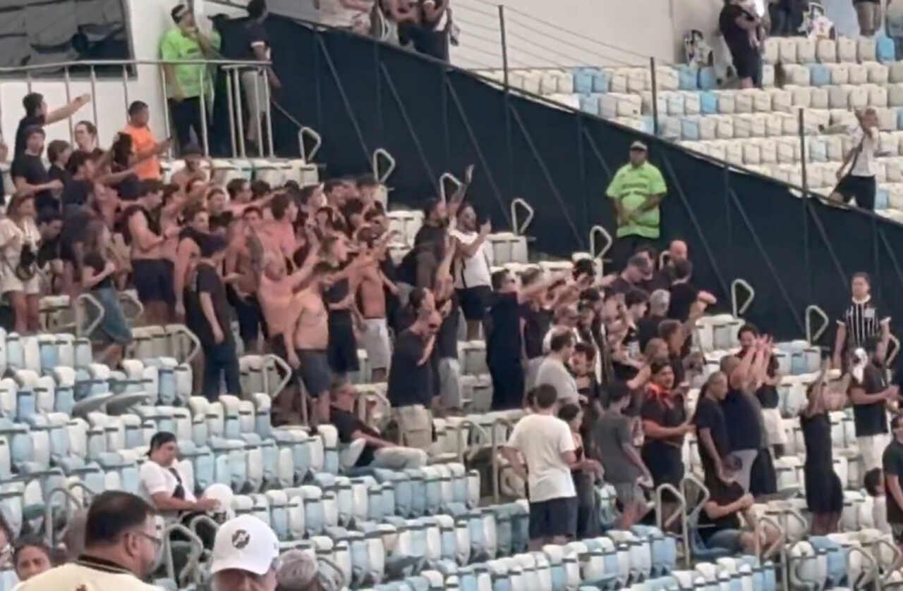 Corintianos "invadem" espaço destinado aos vascaínos no Maracanã
