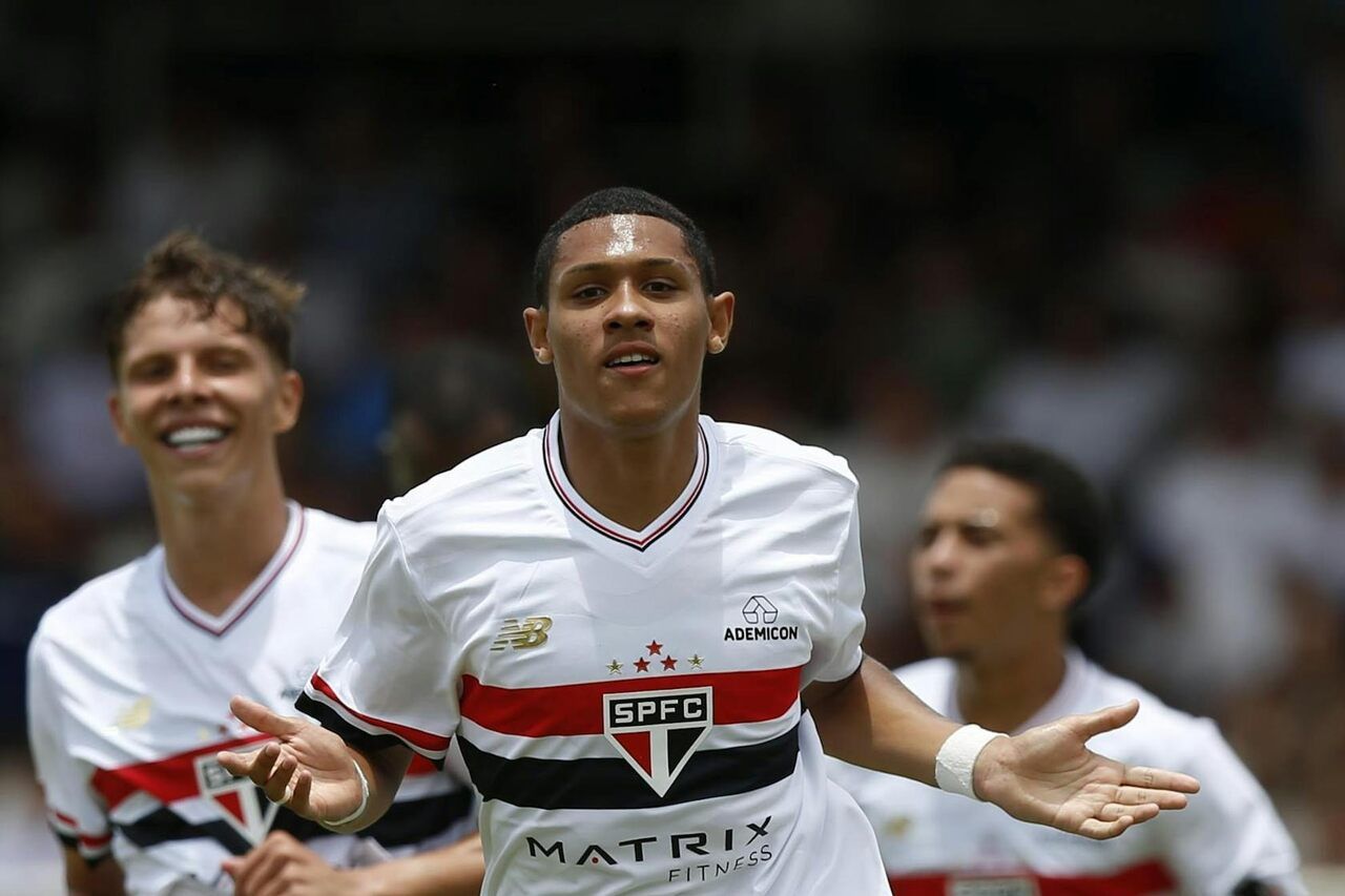 Ajax faz proposta por Tete, mas São Paulo rejeita empréstimo Ajax faz proposta por Tete, mas São Paulo rejeita empréstimo