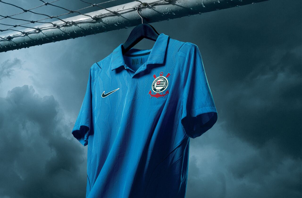 Corinthians lança camisa azul em homenagem à Invasão de 1976