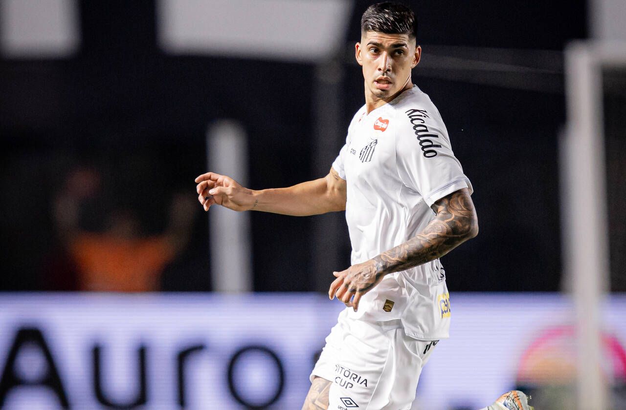 Santos vende Adonis Frías para o futebol mexicano